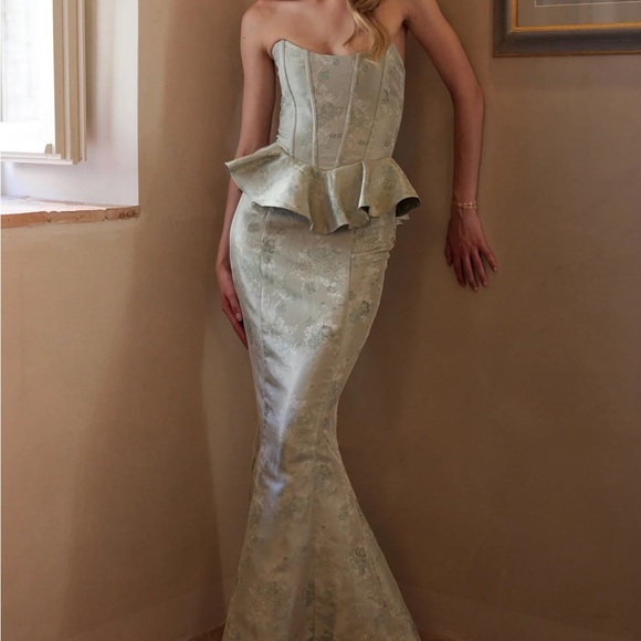 V. Chapman Waverly Dress in Sage
Windsor Brocade size 4 - Picture 1 of 15